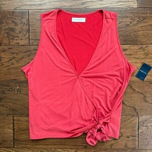 Lucky Brand Women’s X- Large V-Neckline Wrap With Tie Sleeveless Red Blouse